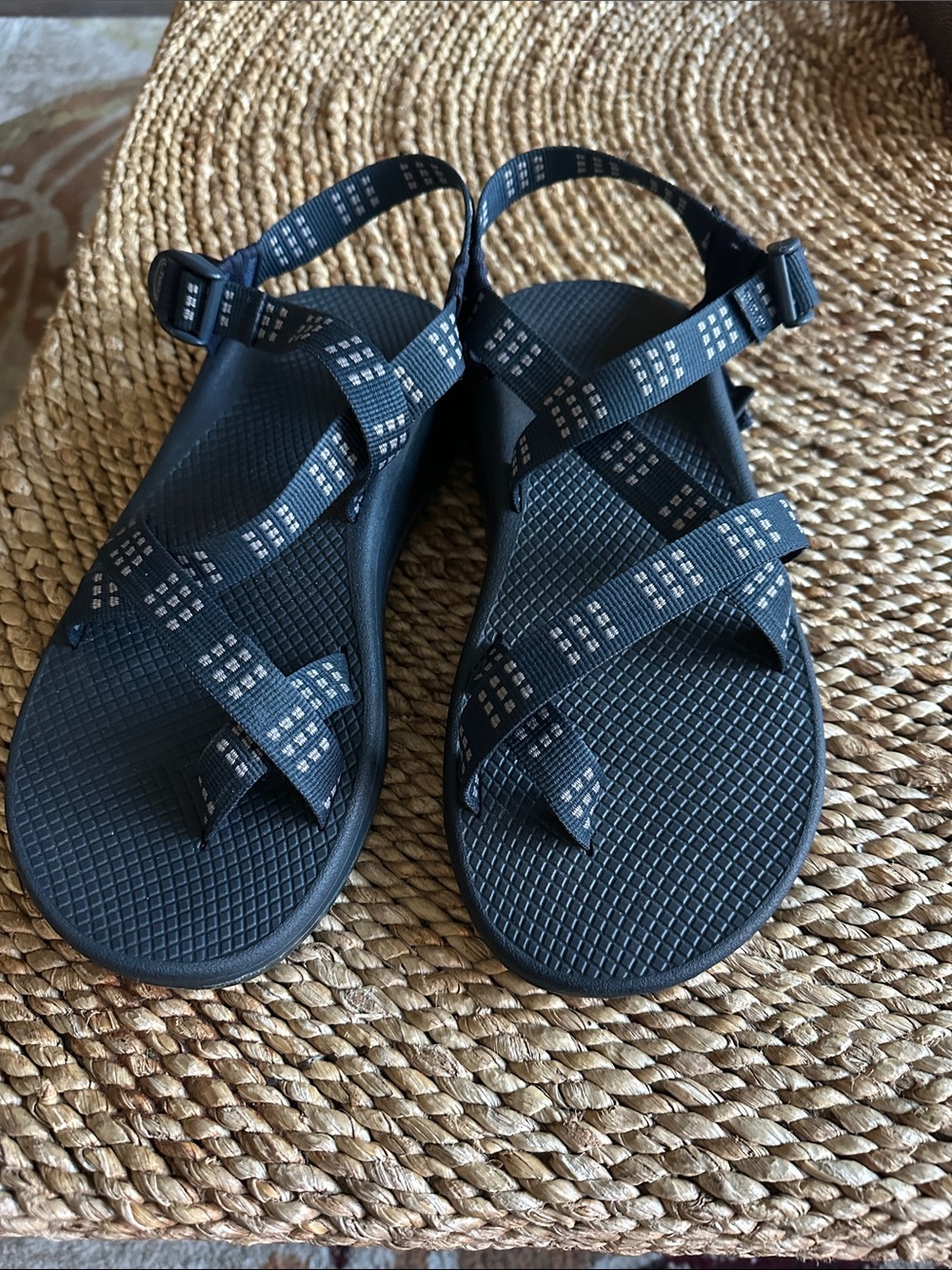 Chaco Mens size 11 Navy Blue Patterned Strap Sandals